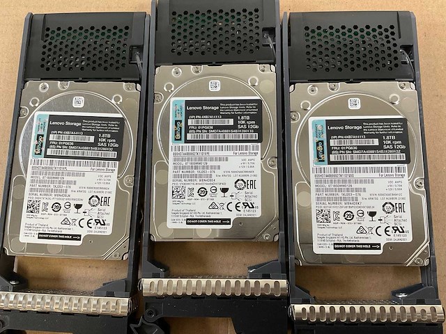Lenovo thinksystem (de240s) - 23x 1,8 tb lenovo (st1800mm0129) - 1x 1.8 tb lenovo (al15seb18eq) 2u24 sff expansion enclosure; - afbeelding 5 van  15