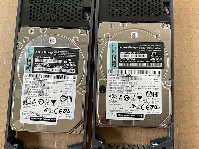 Lenovo thinksystem (de240s) - 23x 1,8 tb lenovo (st1800mm0129) - 1x 1.8 tb lenovo (al15seb18eq) 2u24 sff expansion enclosure; - afbeelding 7 van  15