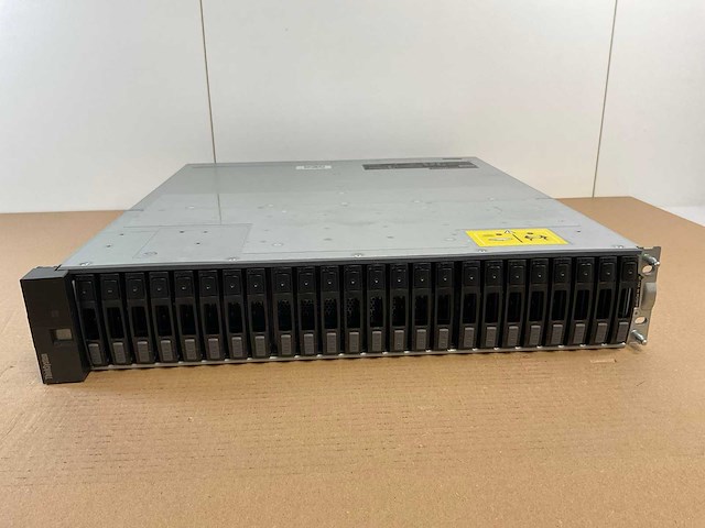 Lenovo thinksystem (de240s) - 23x 1,8 tb lenovo (st1800mm0129) - 1x 1.8 tb lenovo (al15seb18eq) 2u24 sff expansion enclosure; - afbeelding 1 van  15