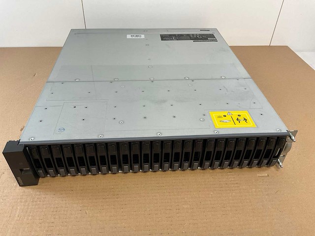Lenovo thinksystem (de240s) - 23x 1,8 tb lenovo (st1800mm0129) - 1x 1.8 tb lenovo (al15seb18eq) 2u24 sff expansion enclosure; - afbeelding 8 van  15
