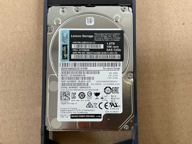Lenovo thinksystem (de240s) - 23x 1,8 tb lenovo (st1800mm0129) - 1x 1.8 tb lenovo (al15seb18eq) 2u24 sff expansion enclosure; - afbeelding 13 van  15