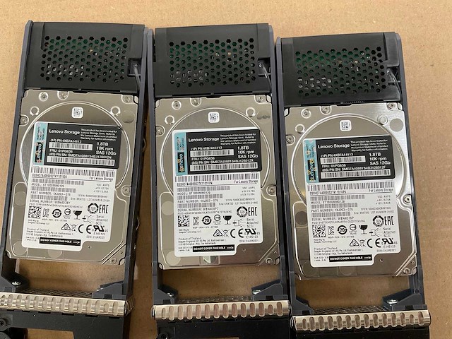 Lenovo thinksystem (de240s) - 23x 1,8 tb lenovo (st1800mm0129) - 1x 1.8 tb lenovo (al15seb18eq) 2u24 sff expansion enclosure; - afbeelding 15 van  15