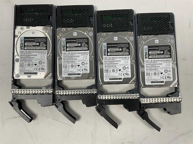 Lenovo thinksystem (de240s) - 23x 1,8 tb lenovo (st1800mm0129) 2u24 sff expansion enclosure; - afbeelding 4 van  14