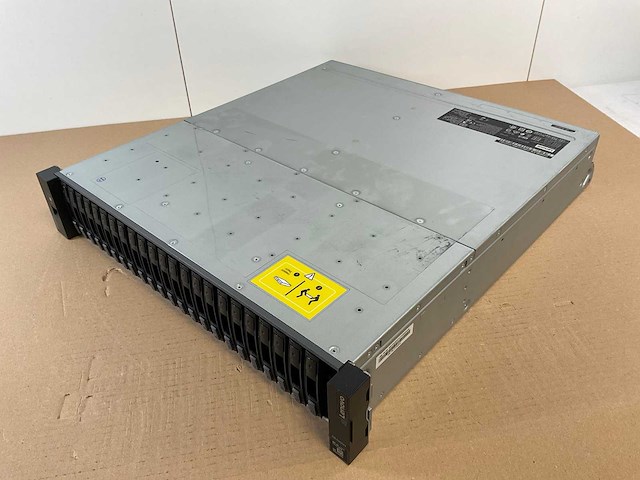 Lenovo thinksystem (de240s) - 23x 1,8 tb lenovo (st1800mm0129) 2u24 sff expansion enclosure; - afbeelding 9 van  14