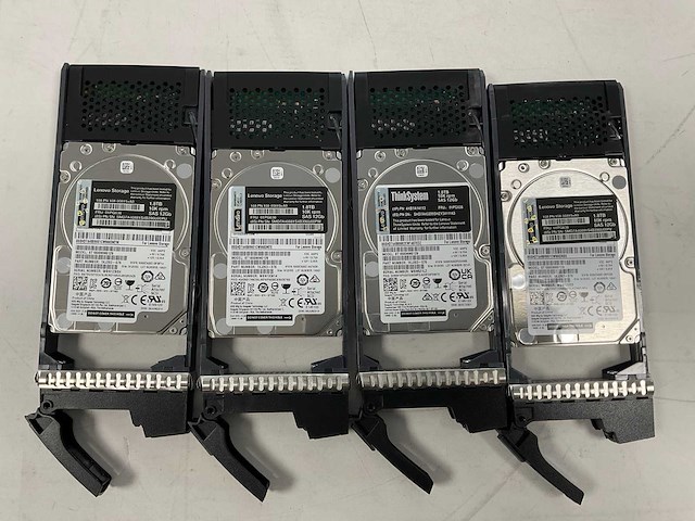 Lenovo thinksystem (de240s) - 24x 1,8 tb lenovo (st1800mm0129) 2u24 sff expansion enclosure; - afbeelding 3 van  14