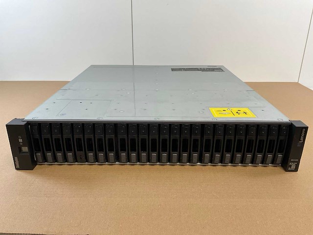 Lenovo thinksystem (de240s) - 24x 1,8 tb lenovo (st1800mm0129) 2u24 sff expansion enclosure; - afbeelding 1 van  14