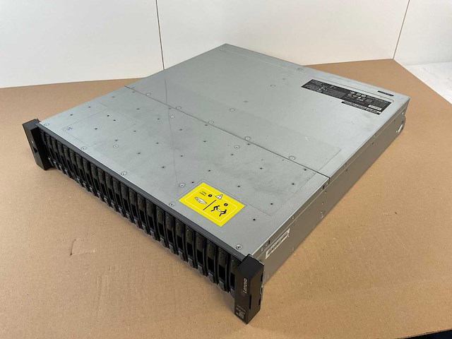 Lenovo thinksystem (de240s) - 24x 1,8 tb lenovo (st1800mm0129) 2u24 sff expansion enclosure; - afbeelding 8 van  14
