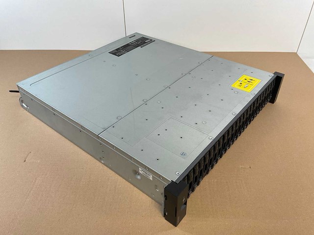 Lenovo thinksystem (de240s) - 24x 1,8 tb lenovo (st1800mm0129) 2u24 sff expansion enclosure; - afbeelding 9 van  14