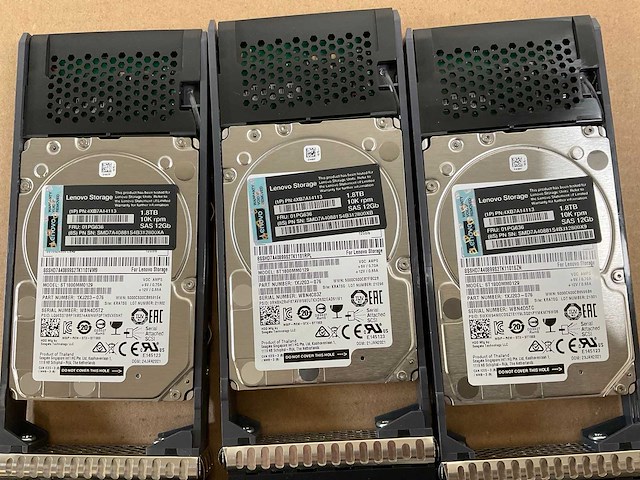 Lenovo thinksystem (de240s) - 24x 1,8 tb lenovo (st1800mm0129) 2u24 sff expansion enclosure; - afbeelding 2 van  14