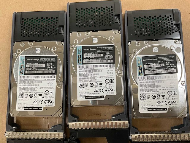 Lenovo thinksystem (de240s) - 24x 1,8 tb lenovo (st1800mm0129) 2u24 sff expansion enclosure; - afbeelding 3 van  14