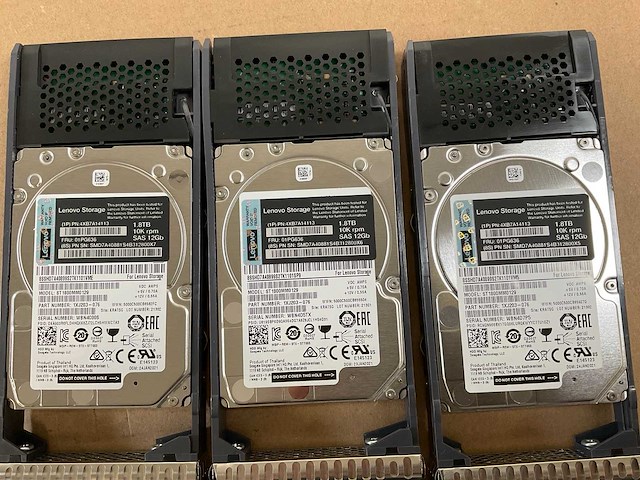 Lenovo thinksystem (de240s) - 24x 1,8 tb lenovo (st1800mm0129) 2u24 sff expansion enclosure; - afbeelding 4 van  14