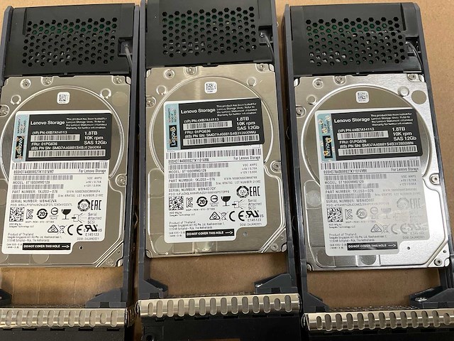 Lenovo thinksystem (de240s) - 24x 1,8 tb lenovo (st1800mm0129) 2u24 sff expansion enclosure; - afbeelding 5 van  14