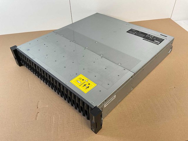 Lenovo thinksystem (de240s) - 24x 1,8 tb lenovo (st1800mm0129) 2u24 sff expansion enclosure; - afbeelding 9 van  14