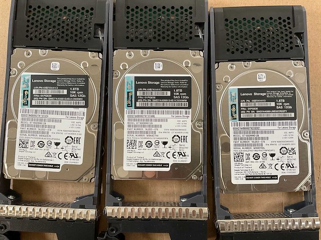 Lenovo thinksystem (de240s) - 24x 1,8 tb lenovo (st1800mm0129) 2u24 sff expansion enclosure; - afbeelding 12 van  14