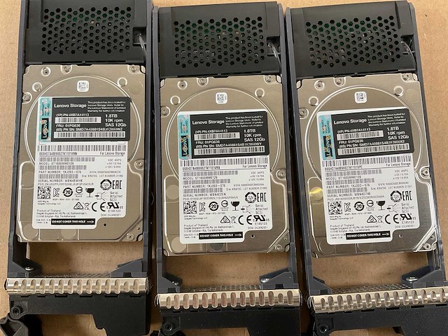 Lenovo thinksystem (de240s) - 24x 1,8 tb lenovo (st1800mm0129) 2u24 sff expansion enclosure; - afbeelding 13 van  14