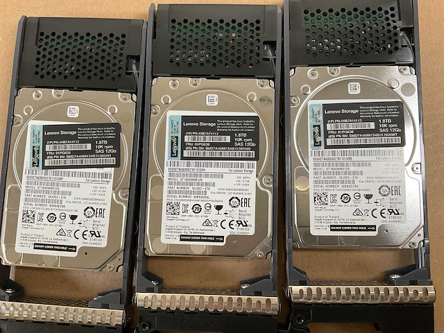 Lenovo thinksystem (de240s) - 24x 1,8 tb lenovo (st1800mm0129) 2u24 sff expansion enclosure; - afbeelding 14 van  14