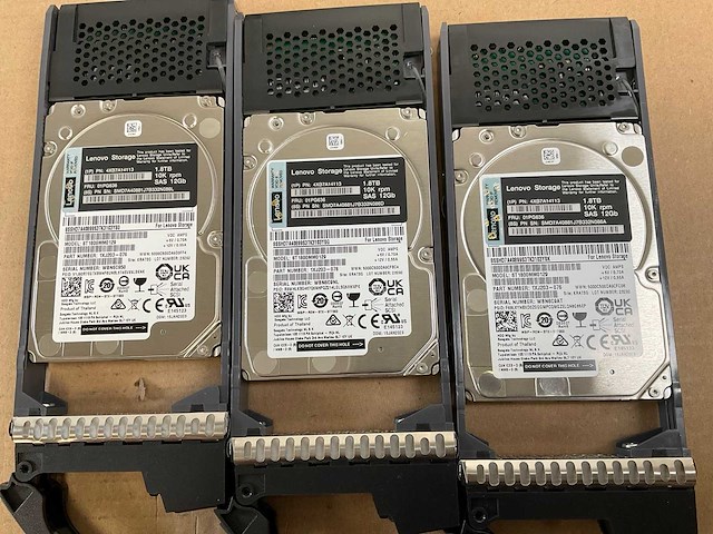 Lenovo thinksystem (de240s) - 24x 1,8 tb lenovo (st1800mm0129) 2u24 sff expansion enclosure; - afbeelding 4 van  14