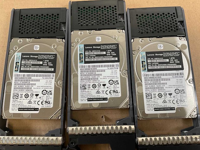 Lenovo thinksystem (de240s) - 24x 1,8 tb lenovo (st1800mm0129) 2u24 sff expansion enclosure; - afbeelding 5 van  14