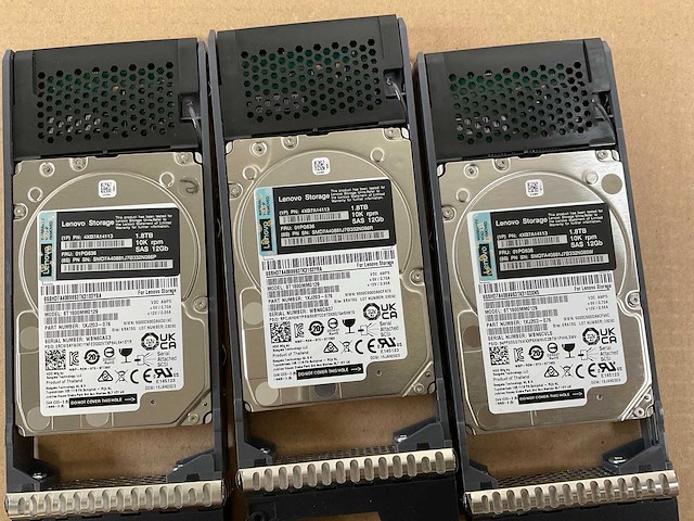 Lenovo thinksystem (de240s) - 24x 1,8 tb lenovo (st1800mm0129) 2u24 sff expansion enclosure; - afbeelding 13 van  14