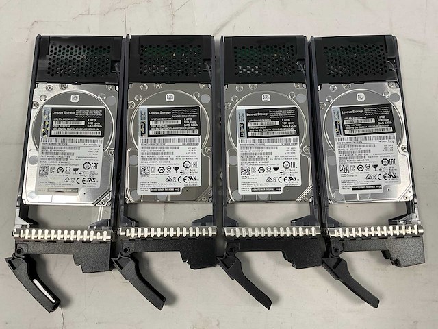 Lenovo thinksystem (de240s) - 24x 1,8 tb lenovo (st1800mm0129) 2u24 sff expansion enclosure; - afbeelding 2 van  14