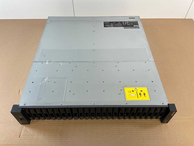 Lenovo thinksystem (de240s) - 24x 1,8 tb lenovo (st1800mm0129) 2u24 sff expansion enclosure; - afbeelding 7 van  14