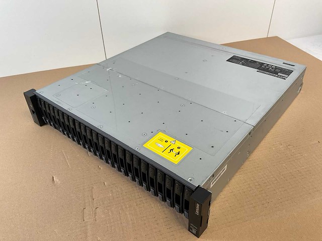Lenovo thinksystem (de240s) - 24x 1,8 tb lenovo (st1800mm0129) 2u24 sff expansion enclosure; - afbeelding 9 van  14
