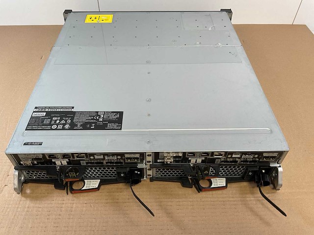 Lenovo thinksystem (de240s) - 24x 1,8 tb lenovo (st1800mm0129) 2u24 sff expansion enclosure; - afbeelding 10 van  14