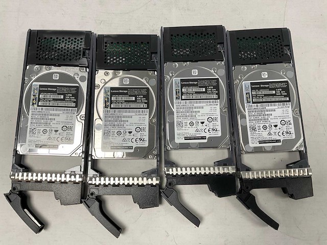 Lenovo thinksystem (de240s) - 24x 1,8 tb lenovo (st1800mm0129) 2u24 sff expansion enclosure; - afbeelding 13 van  14