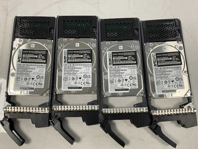 Lenovo thinksystem (de240s) - 24x 1,8 tb lenovo (st1800mm0129) 2u24 sff expansion enclosure; - afbeelding 2 van  14