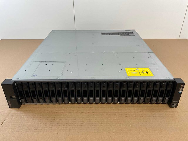Lenovo thinksystem (de240s) - 24x 1,8 tb lenovo (st1800mm0129) 2u24 sff expansion enclosure; - afbeelding 1 van  14