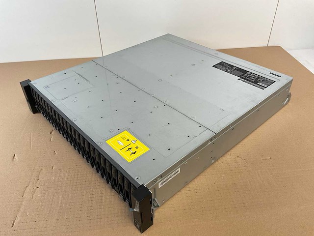 Lenovo thinksystem (de240s) - 24x 1,8 tb lenovo (st1800mm0129) 2u24 sff expansion enclosure; - afbeelding 9 van  14