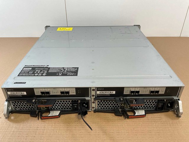 Lenovo thinksystem (de240s) - 24x 1,8 tb lenovo (st1800mm0129) 2u24 sff expansion enclosure; - afbeelding 10 van  14