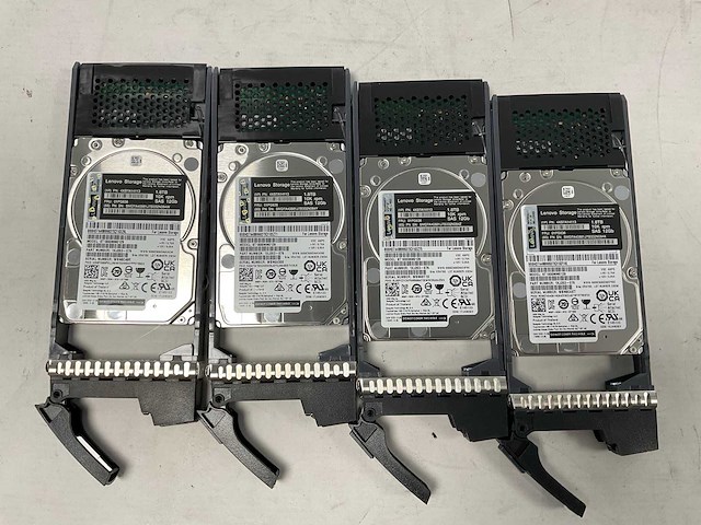 Lenovo thinksystem (de240s) - 24x 1,8 tb lenovo (st1800mm0129) 2u24 sff expansion enclosure; - afbeelding 13 van  14