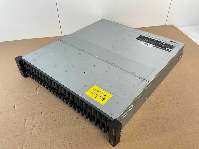 Lenovo thinksystem (de240s) - 24x 1,8 tb lenovo (st1800mm0129) 2u24 sff expansion enclosure; - afbeelding 9 van  14