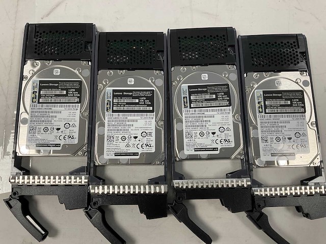 Lenovo thinksystem (de240s) - 24x 1,8 tb lenovo (st1800mm0129) 2u24 sff expansion enclosure; - afbeelding 2 van  14