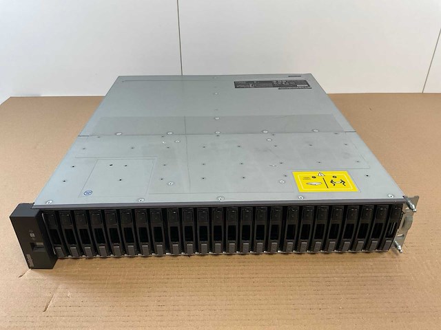 Lenovo thinksystem (de240s) - 24x 1,8 tb lenovo (st1800mm0129) 2u24 sff expansion enclosure; - afbeelding 1 van  14