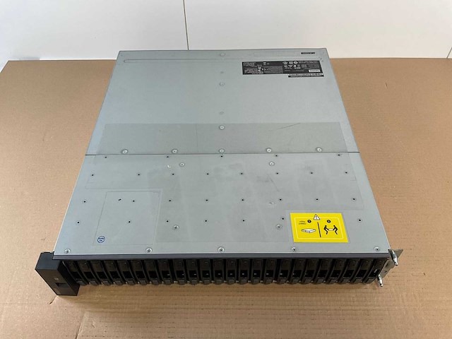 Lenovo thinksystem (de240s) - 24x 1,8 tb lenovo (st1800mm0129) 2u24 sff expansion enclosure; - afbeelding 7 van  14