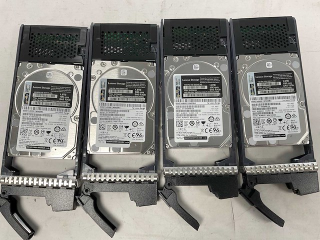 Lenovo thinksystem (de240s) - 24x 1,8 tb lenovo (st1800mm0129) 2u24 sff expansion enclosure; - afbeelding 12 van  14