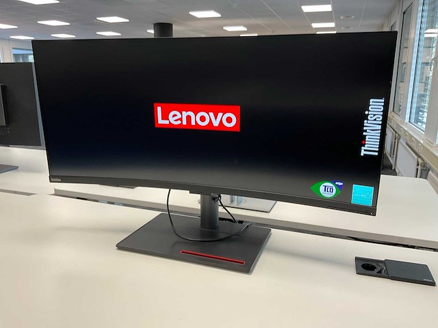 Lenovo thinkvision p40w-20 40” wuhd curved - afbeelding 5 van  8