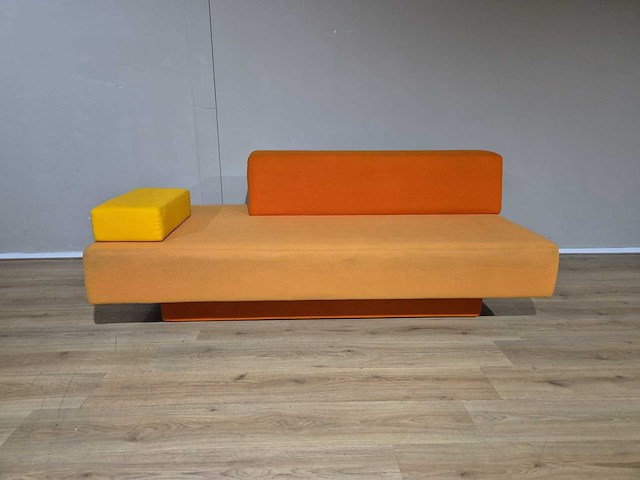 Lensvelt - glyder - atelier van lieshout - 3 zits bank - afbeelding 2 van  13