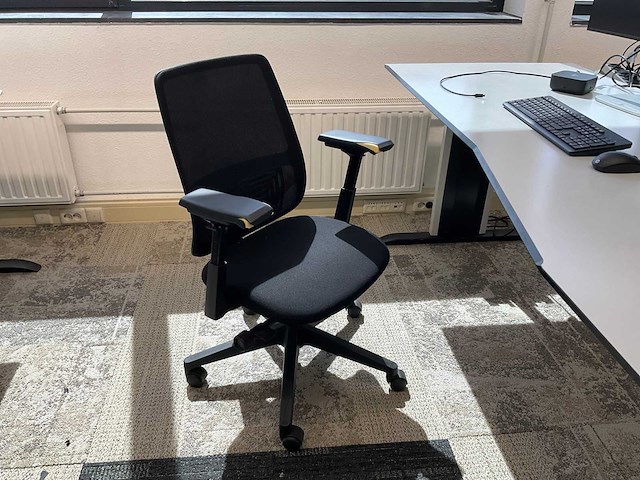 Lensvelt, girsberger bureau en bureaustoel (2x) - afbeelding 8 van  9