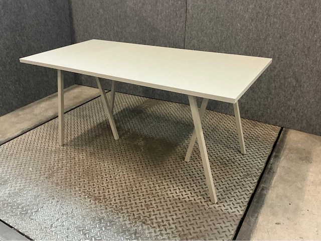 Lensvelt “hay” tafel - afbeelding 1 van  5