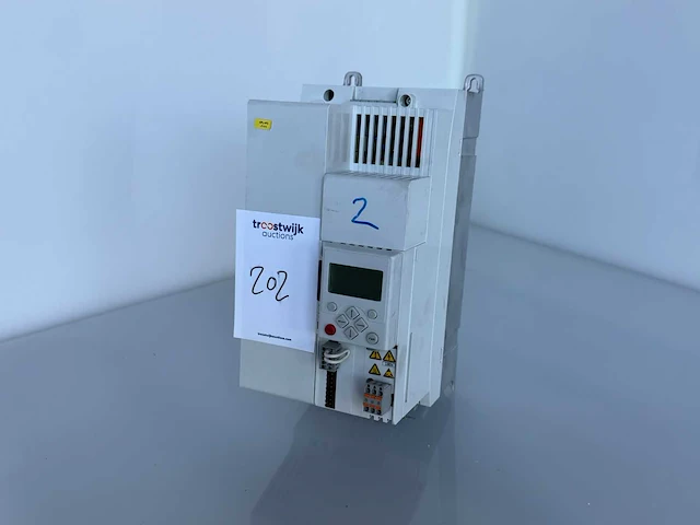 Lenze - c 8400 - lenze stateline c 8400 4kw frequentie regelaar - afbeelding 3 van  5
