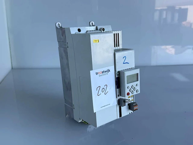 Lenze - c 8400 - lenze stateline c 8400 4kw frequentie regelaar - afbeelding 1 van  5