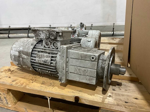 Lenze - elektromotor (3x) - afbeelding 2 van  2