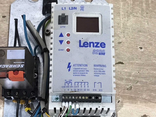 Lenze e82eb371x2b inverter - afbeelding 2 van  4