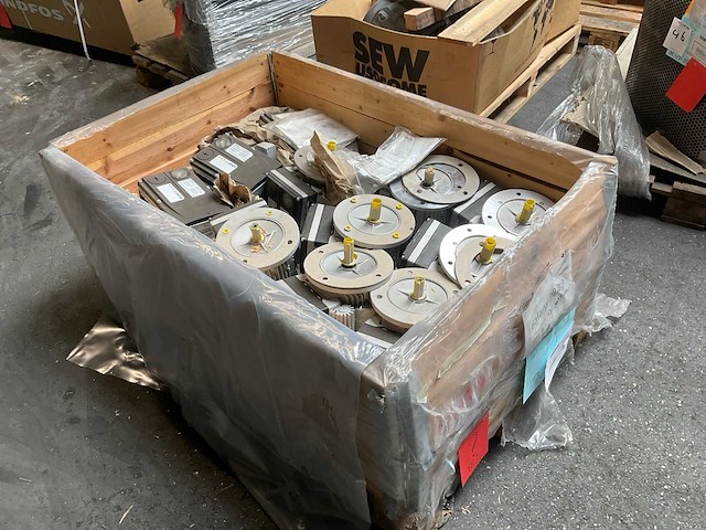 Lenze e84dgdvb15242ps elektromotor (10x) - afbeelding 2 van  10