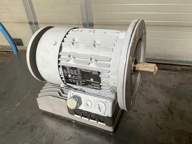 Lenze e84dgdvb15242ps elektromotor (10x) - afbeelding 1 van  10