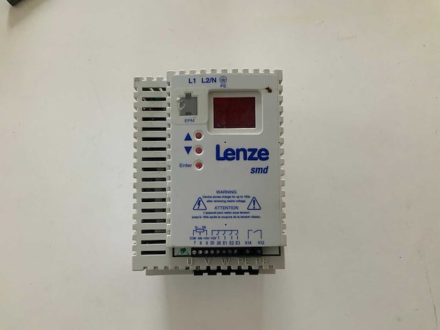 Lenze esmd222x2sfa frequentieregelaar - afbeelding 1 van  2