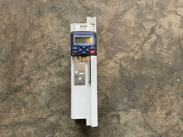 Lenze i51ae215f10v10000s frequentieregelaar - afbeelding 1 van  3